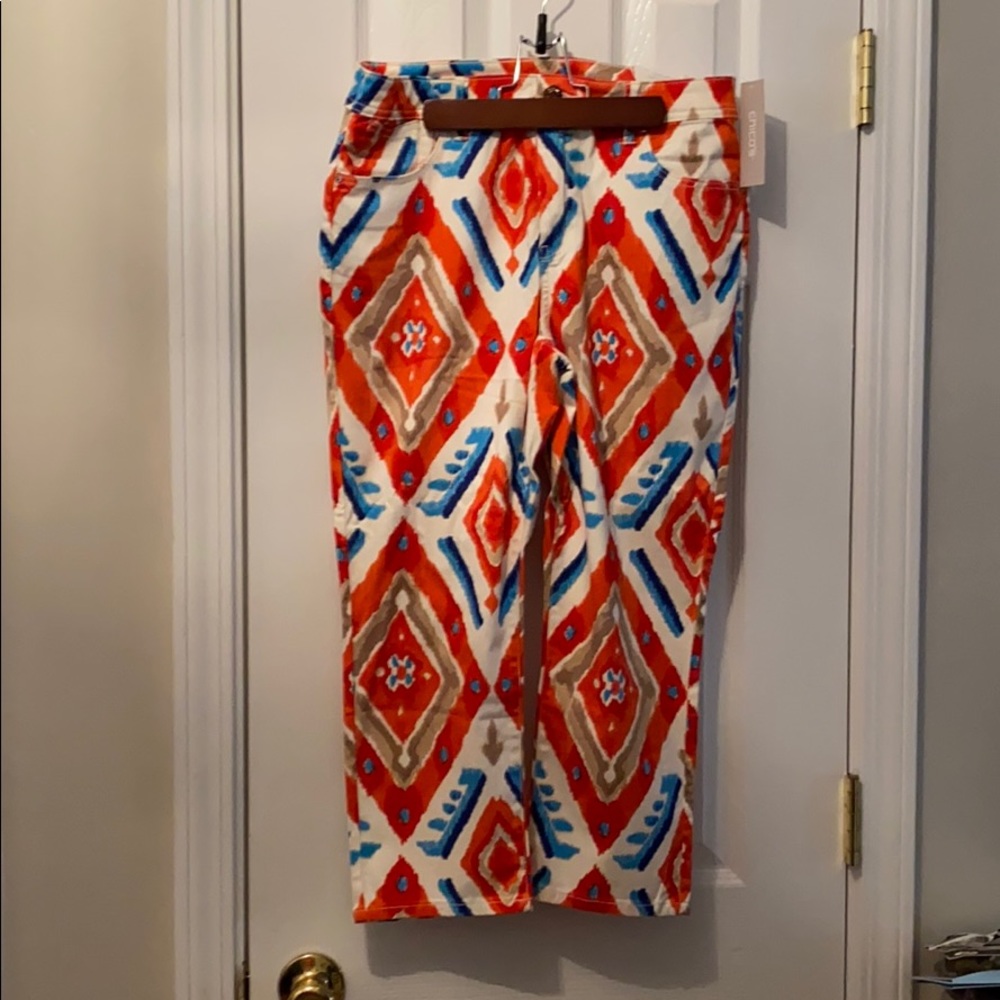 NWT Chico’s girlfriend exploded okay crop pants 1P